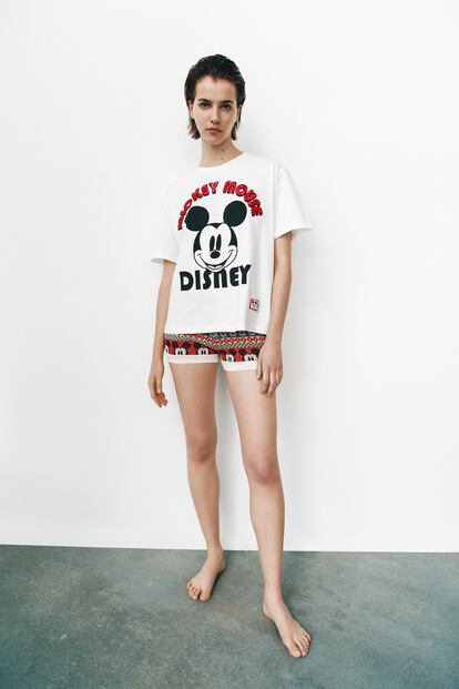 Camiseta de Mickey de Zara. (15,95 euros).