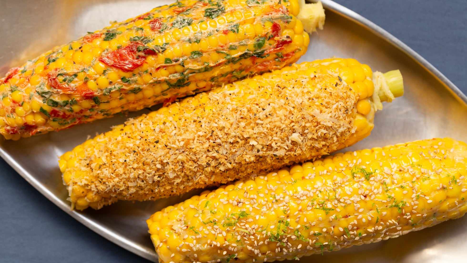 Cómo cocer una mazorca de maíz en su punto y tres maneras de aderezarla -image