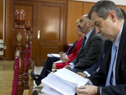 Miguel Osuna, junto al resto de los acusados, durante el juicio del caso Rilco en mayo de 2013.