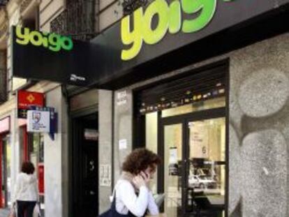 Exterior de una tienda Yoigo.