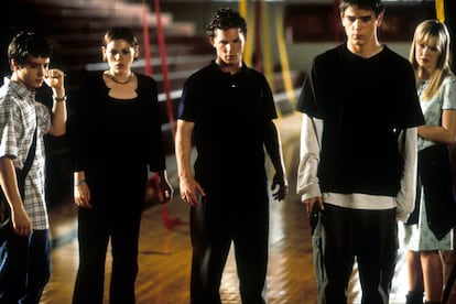 Elijah Wood, Clea DuVall, Shawn Hatosy, Josh Hartnett and Laura Harris in a scene from 'The Faculty.'