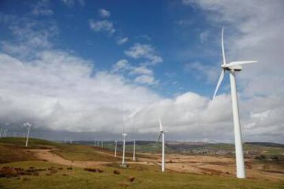 Parque eólico Mynydd Portref, cerca de Hendreforgan, en Gales del Sur (Reino Unido).