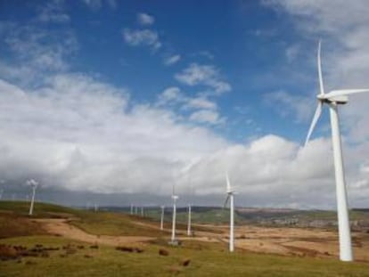 Parque eólico Mynydd Portref, cerca de Hendreforgan, en Gales del Sur (Reino Unido).