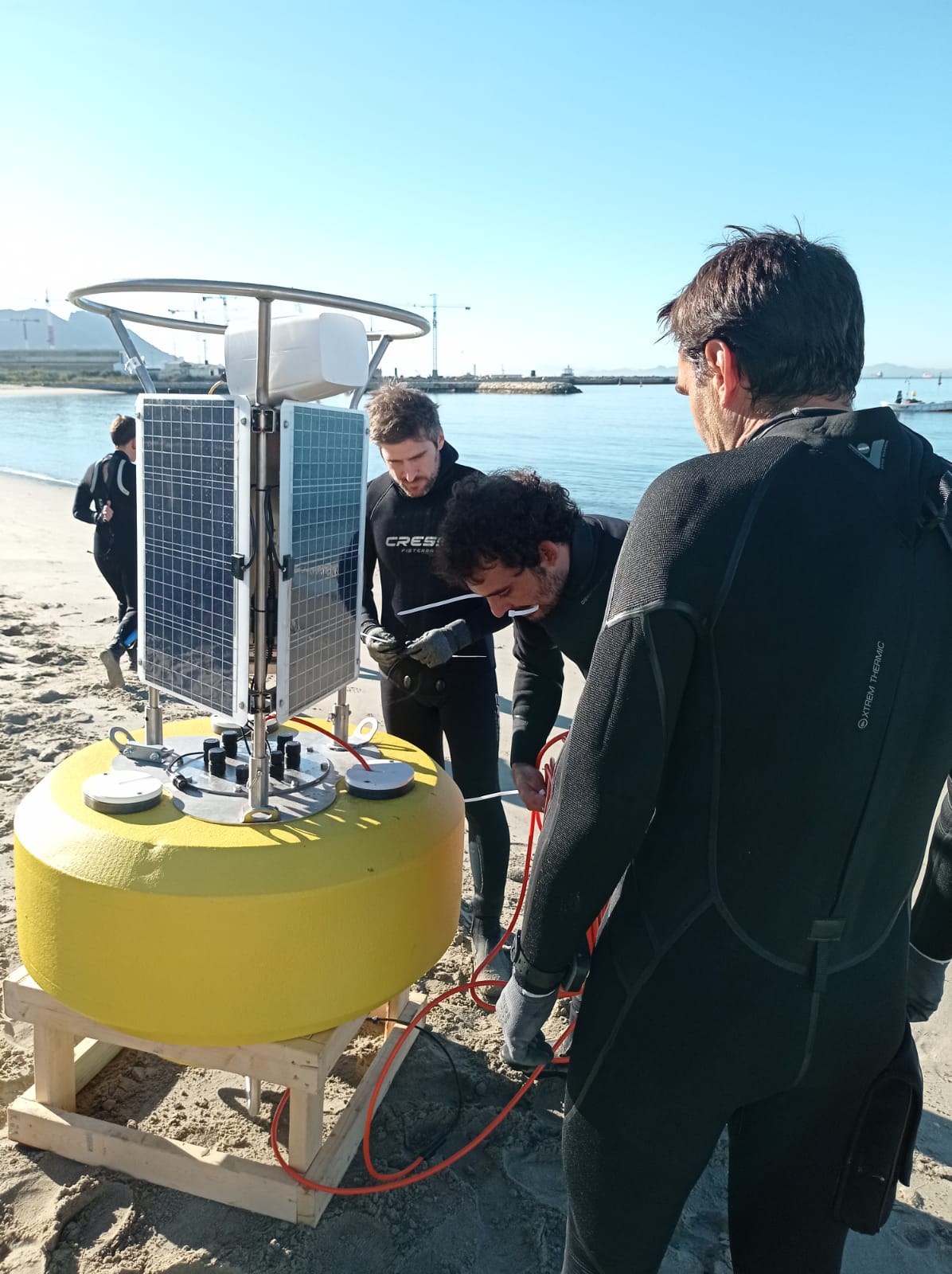 Una de las boyas utilizadas para localizar los pecios de la bahía de Algeciras.