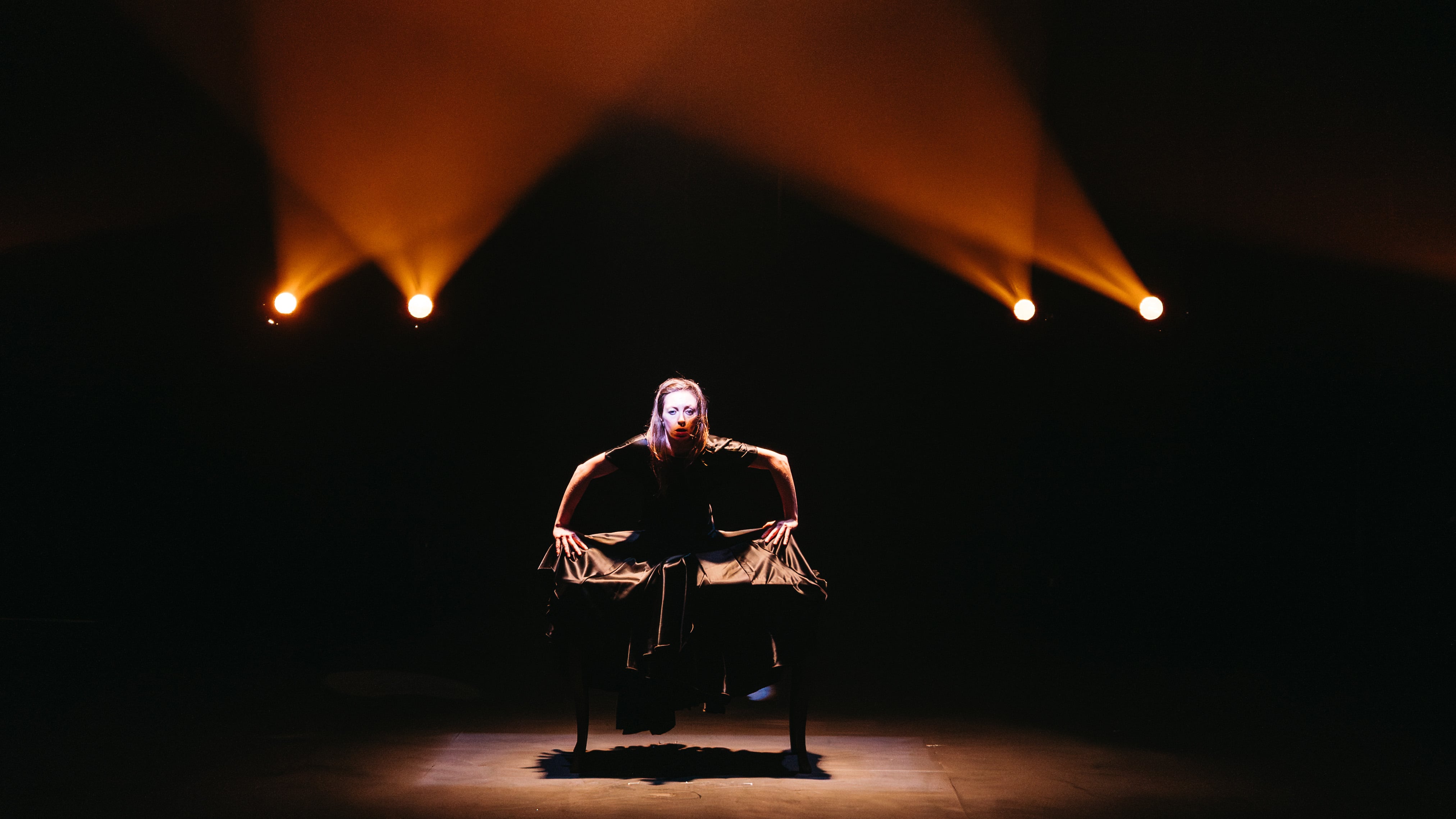 Luz Arcas: la bailarina médium o cómo invocar a los muertos a través de la danza