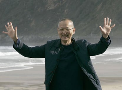 El realizador Wayne Wang, en San Sebastián, donde presentó <i>Mil años de oración</i>.