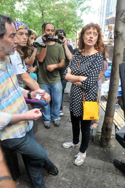 La actriz Susan Sarandon, con los manifestantes de Wall Street, el 27 de septiembre de 2011