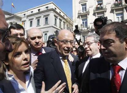 Soraya Sáenz de Santamaría, Cristóbal Montoro y Lorenzo Amor, entre otros, el jueves, en la protesta de autónomos.