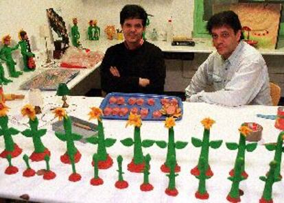 Manuel y José Lagares, en su escuela de animación.