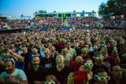 Asistentes en el escenario de las Noches del Botánico.