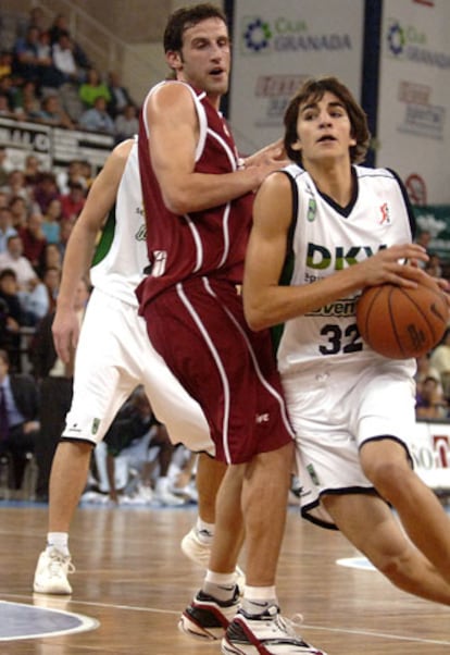 Una entrada a canasta de Ricky Rubio en Granada.