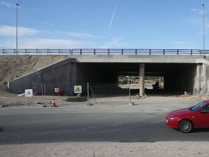 Obras en el nuevo paso bajo la A-6 en Torrelodones.