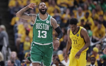 Marcus Morris celebra una canasta en el Celtics-Pacers.