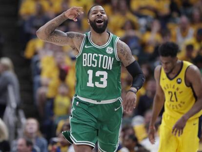 Marcus Morris celebra una canasta en el Celtics-Pacers.