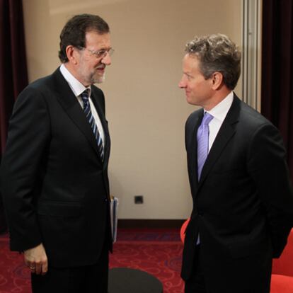 Mariano Rajoy y Timothy Geithner, durante la reunión que mantuvieron en Marsella.