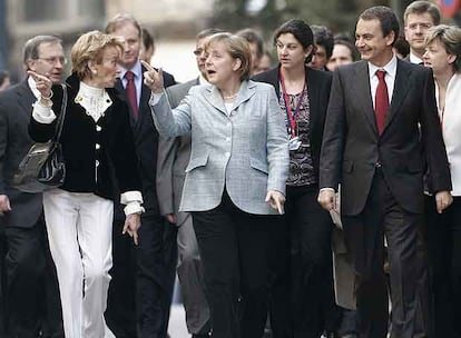 María Teresa Fernández de la Vega, Angela Merkel y José Luis Rodríguez Zapatero, ayer en Palma de Mallorca.