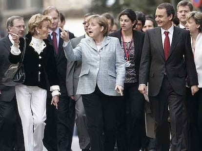 María Teresa Fernández de la Vega, Angela Merkel y José Luis Rodríguez Zapatero, ayer en Palma de Mallorca.