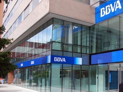 Oficina de BBVA en la calle Orense de Madrid. 