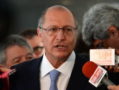 Alckmin concede entrevista ap&oacute;s reuni&atilde;o com Dilma.