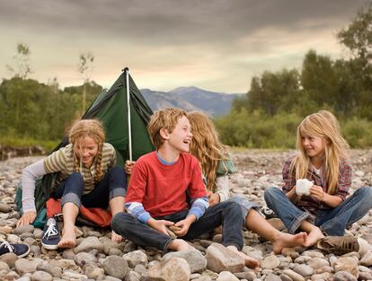 Las actividades al aire libre les ayudan a superar el individualismo de las tecnologías.