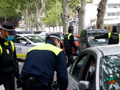 Controles por el estado de alarma de la Policía Local de Málaga, el pasado miércoles.