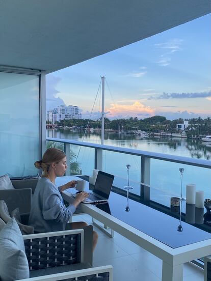 Verónica Robredo working remotely from Miami Beach.