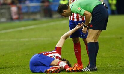 Tiago, tras lesionarse ante el Espanyol.