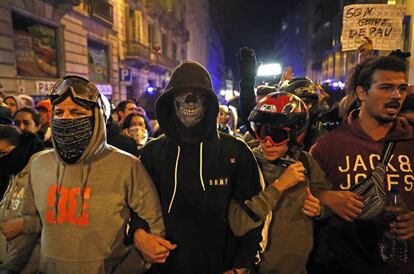 The protest on Saturday was called by the pro-independence groups, the Committees to Defend the Republic (CDR), and the anti-capitalist CUP party. In this photo, a protester holds a sign with the message: “We are peaceful people.”