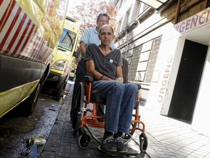 Ángel Vadillo es trasladado al hospital el miércoles.