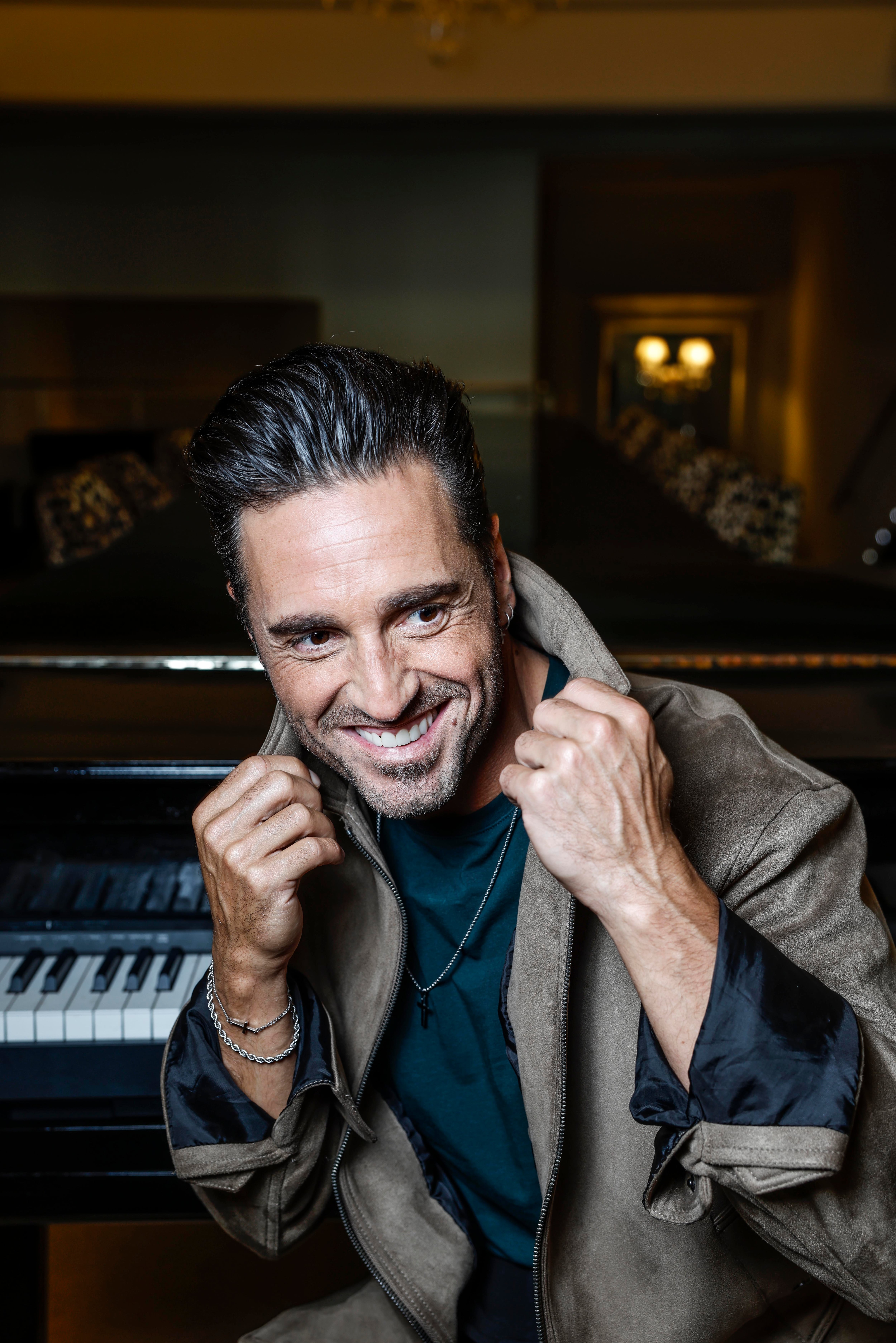 David Bustamante: “La gente quiere verte bien, pero no mejor que ellos, y tienden a cortarte las alas” 1 David Bustamante en el hotel UMusic de Madrid, el 16 de octubre de 2025.