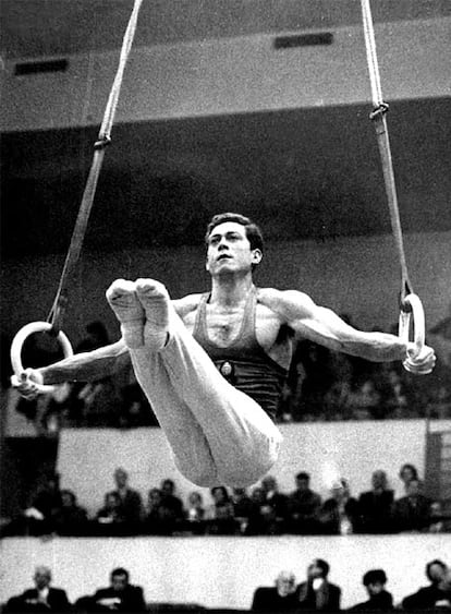 Joaquín Blume, en un ejercicio de anillas durante una competición.