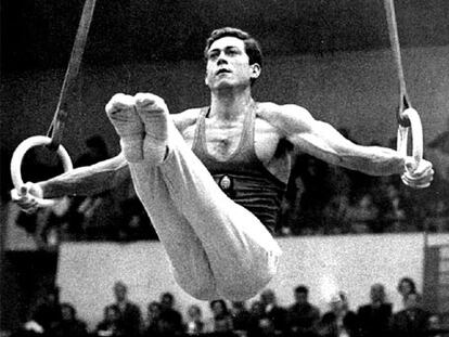 Joaquín Blume, en un ejercicio de anillas durante una competición.