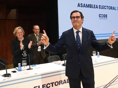 El actual presidente de la Confederación Española de Organizaciones Empresariales (CEOE), Antonio Garamendi, ha ganado este miércoles las elecciones a la presidencia de la patronal CEOE con 534 votos a favor y seguirá un segundo mandato de cuatro años más al frente de los empresarios.