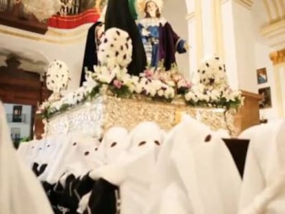 La elección desata las críticas de quienes prefieren la música tradicional en la Semana Santa