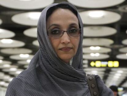 La activista saharaui Aminatu Haidar en el aeropuerto de Barajas en 2010.