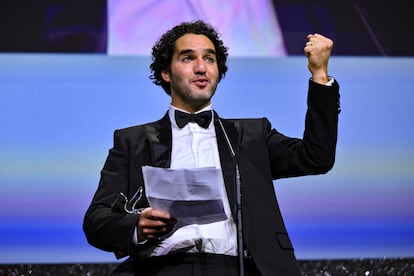 Benny Safdie, con el premio a la mejor dirección por 'The Smashing Machine'.