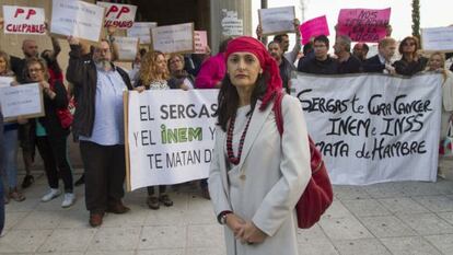 Beatriz Figueroa davant els jutjats de Vigo.