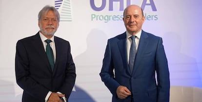 El presidente de OHLA, Luis Amodio, junto al CEO, José Antonio Fernández Gallar.