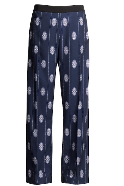 Pantalones de pata ancha estampados, de H&M (19,95 euros).