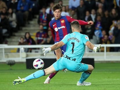 Marc Guiu marca su primer gol con el Barcelona ante el Athletic.