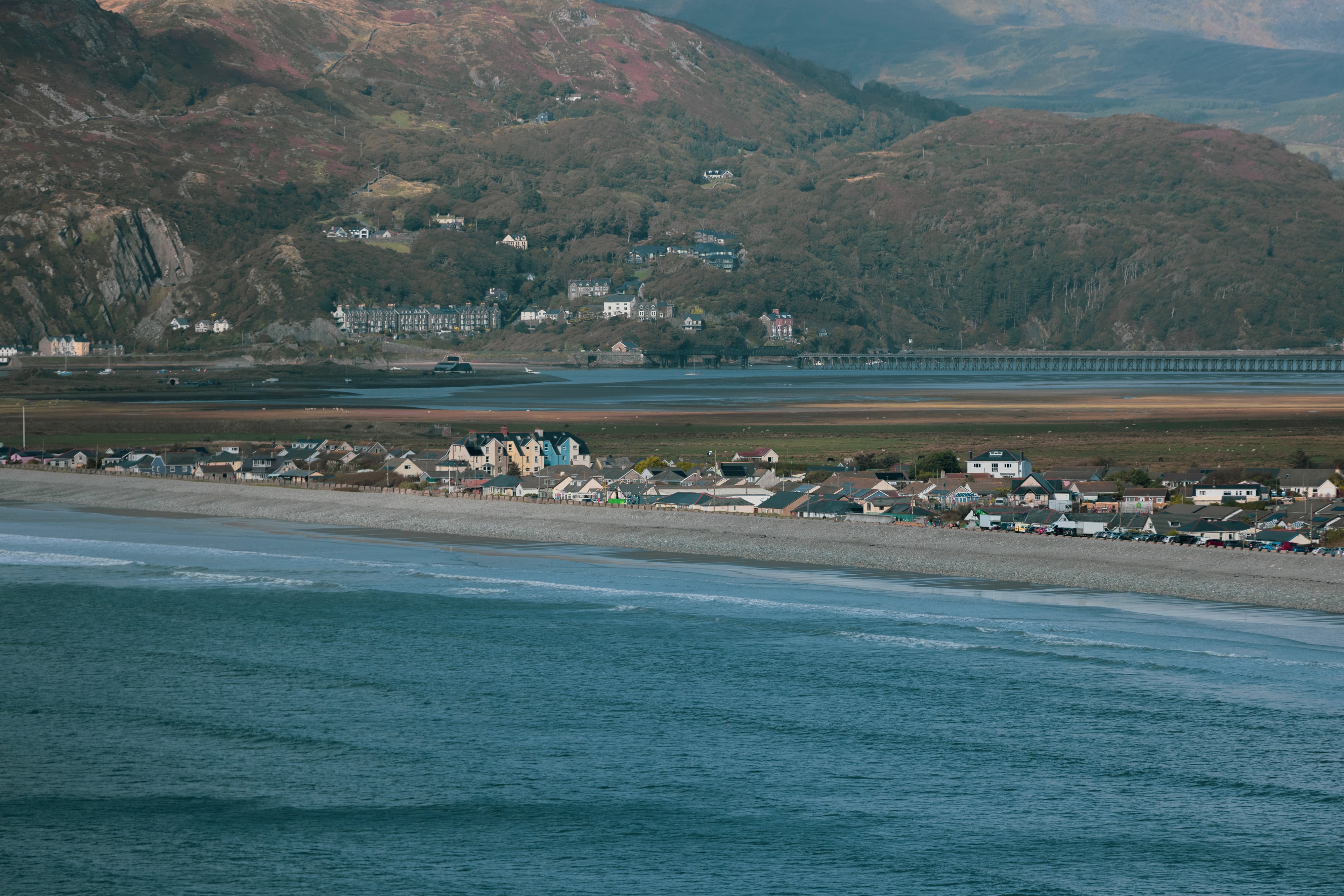 Fairbourne resiste la marea: cómo un pueblo galés se convirtió a su pesar en ejemplo del drama del retroceso de las costas 