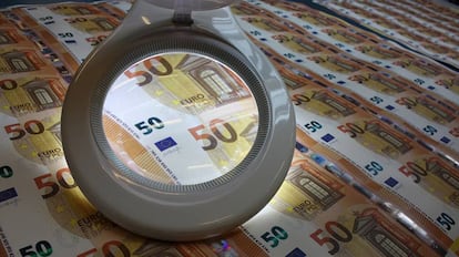 Billetes nuevos de 50 euros, en producción en una imagen cedida por el BCE.