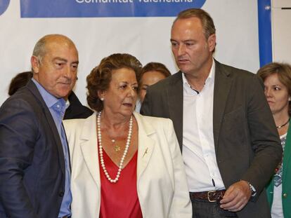 Novo, Barber&aacute; y Fabra, en la sede del PP valenciano tras la derrota electoral de 2015.
