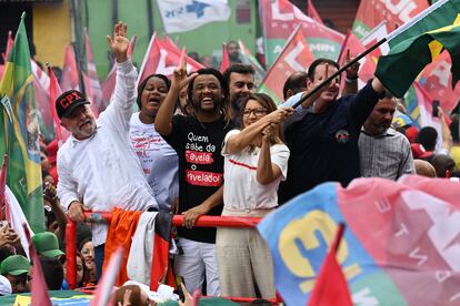 Lula da Silva, en la favela Complexo do Alemão de Río de Janeiro, este miércoles.
