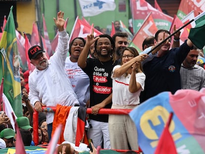 Lula da Silva, en la favela Complexo do Alemão de Río de Janeiro, este miércoles.