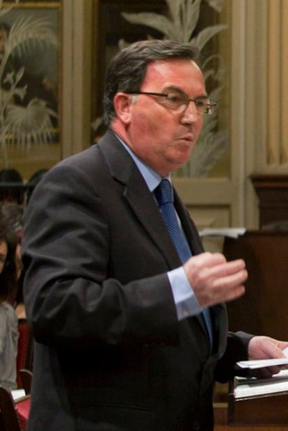 Francisco Fiol en una sesión del Parlamento balear en junio de 2010.