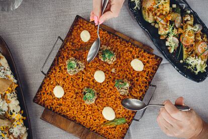 Arroz 'a la llauna' de ortiguillas de Cádiz, uno de los platos del establecimiento madrileño.