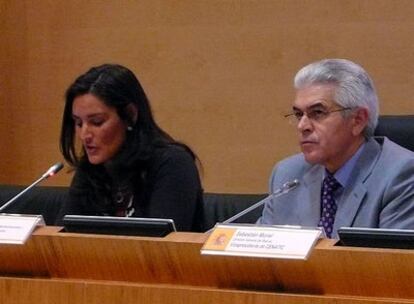 El director de Red.es, Sebastián Muriel, y la directora general de CENATIC, Carolina Grau, durante la presentación del informe sobre el estado del 'software' libre en España.