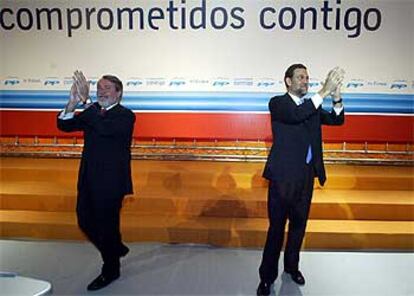 Jaime Mayor y Mariano Rajoy, en la presentación de candidatos del PP para las elecciones europeas.