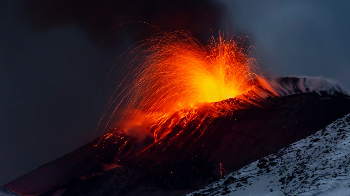 Exploradores de volcanes: entre el temor, el mito y la fascinación cultural  | Cultura | EL PAÍS, image size:1200x675